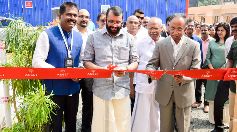 Shri P.Sreeramakrishnan, Speaker Kerala Legislative Assembly and Shri Shibulal, Co-founder of Insfosys jointly inaugurated the sample “Selfie”.