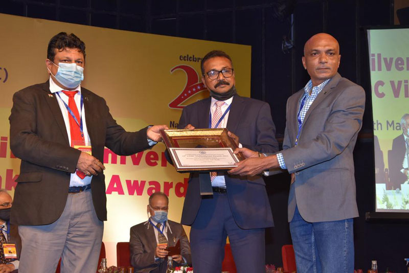 Mr. Mahesh L, Chief Technical Officer, Asset Homes receiving the Trophy and Certificate for Corona Warriors Award.